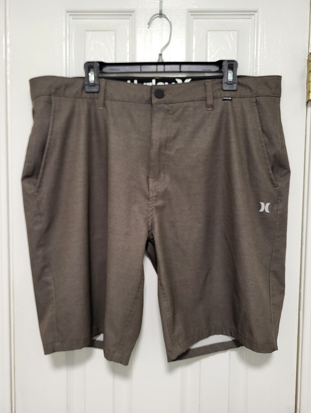 Hurley Phantom Men's Olive Green Hybrid Shorts, Size 38 9.5 inseam